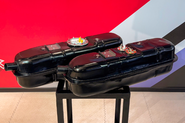 Усиленные баки на Уаз Патриот из пластика (bolt-on)